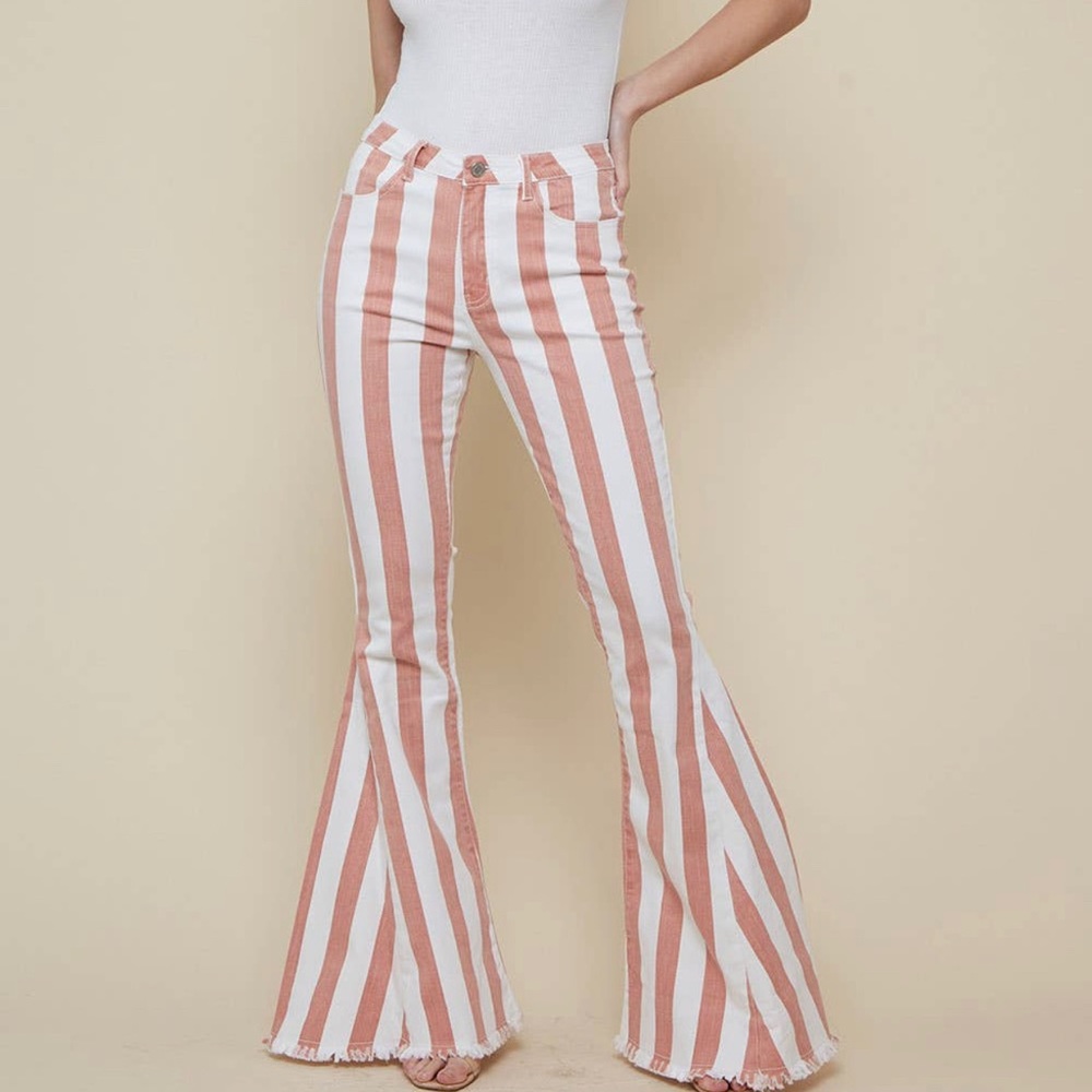 Super cute jeans. Brand New Size Large.